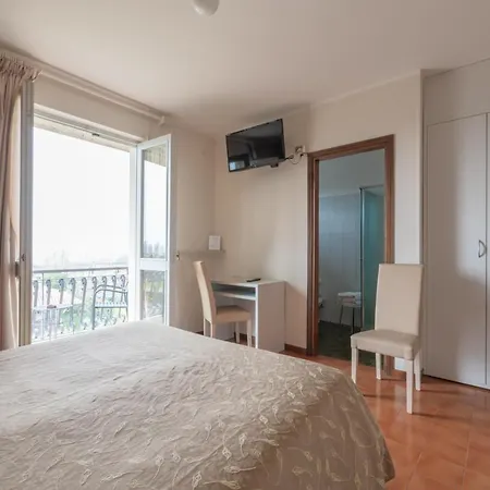 ホテル Bagner シルミオーネ